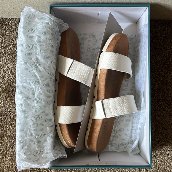 Cliffs by WHITE MOUNTAIN Shoes - Cliffs Women's Tahlie White Sandal. Size 7.5 M